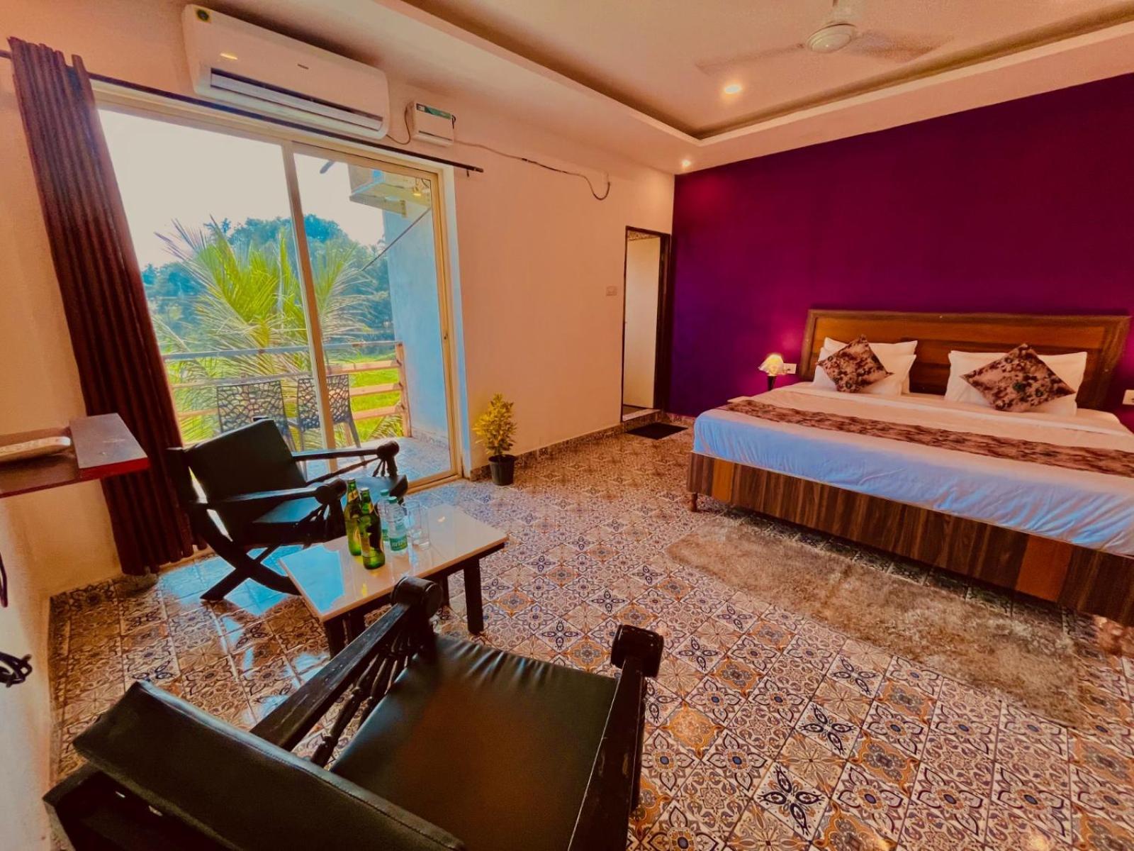 Hotel Golden Rice Inn - 2 Km From Baga Beach , Goa Exterior photo